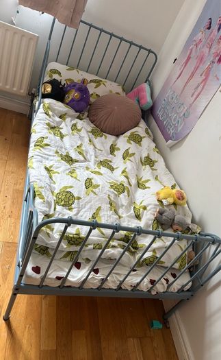 Extendable kids bed