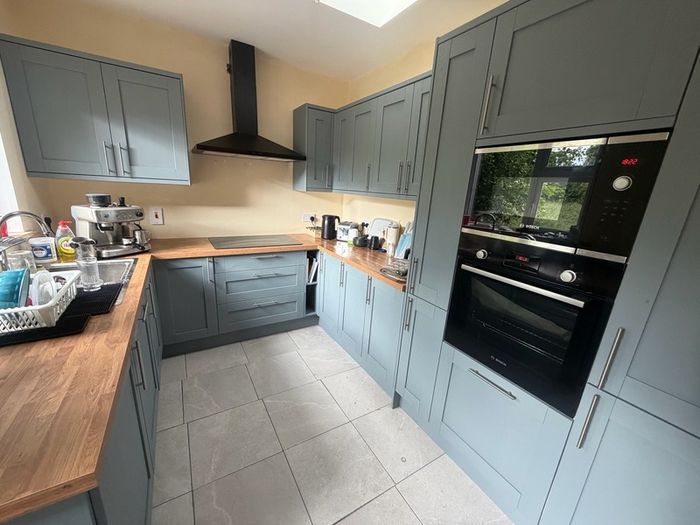 Carpenter Handyman kitchen fitter Flat pack specialist