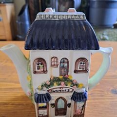Leonardo Collection Decorative House Teapot