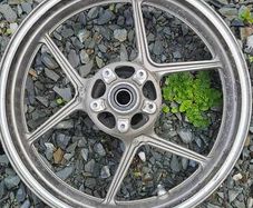 Kawasaki zx6r 05 06 front wheel