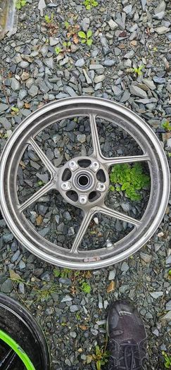 Kawasaki zx6r 05 06 front wheel