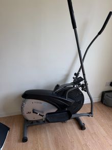 Cross Trainer / Elliptical trainer