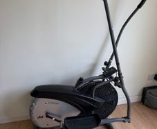 Cross Trainer / Elliptical trainer