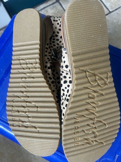 Blowfish Malibu size 5 sandals