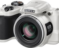 FujiFilm FinePix S8650 16MP 36x Zoom SLR Style Bridge Camera White (Takes AA Batteries), Little Use in Original Box
