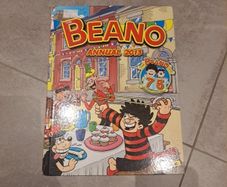 beano and dandy comic annuals and specials