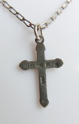 Vintage 925 Sterling Silver Cross Pendant Necklace with Marcasite detail