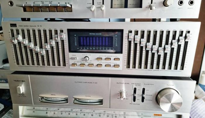 From 1981 Stereo Graphic 10 bands Equalizer SANSUI SE-8, full working order.
