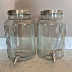 Drink dispenser with jugs