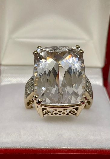 Gold Ring from the Tomas Rae collection, made of 14k Gold