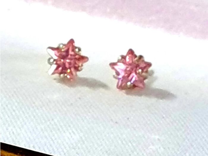 BN White Gold Pink Sapphire Star Studs
