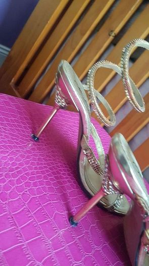 gold snake heels size 2-2,5 worn twice