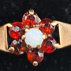 Vintage 9ct yellow garnet and opal cluster ring