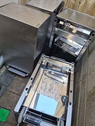 Metal bin