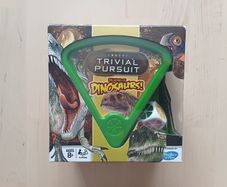 Trivial Pursuit Dinosaurs Family Quiz Board Game NEW