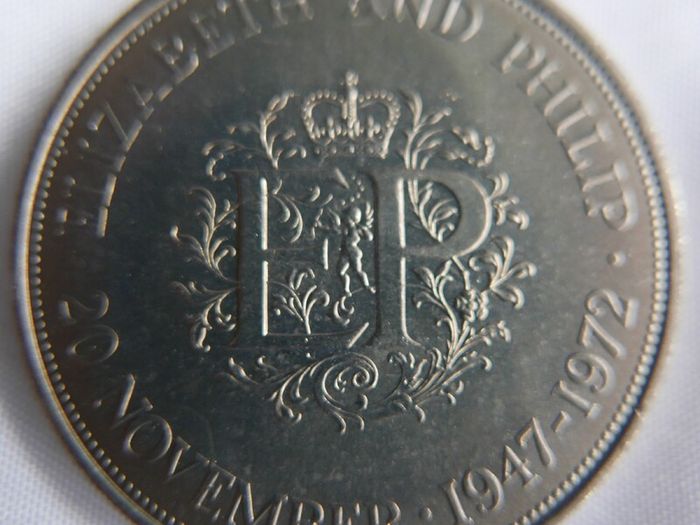 Silver Wedding Crown 1972 Elizabeth II and Prince Philip + Case