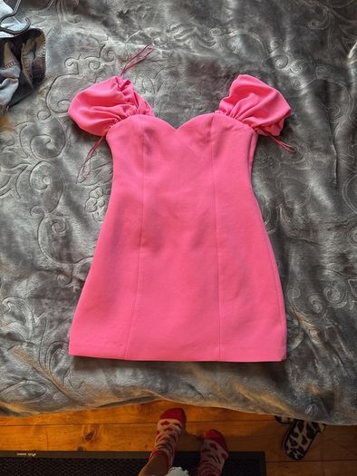 pink dress