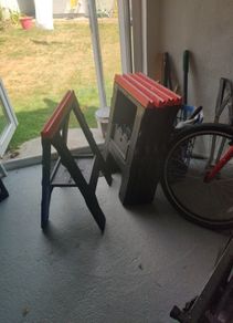 Compact saw horse