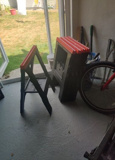 Compact saw horse