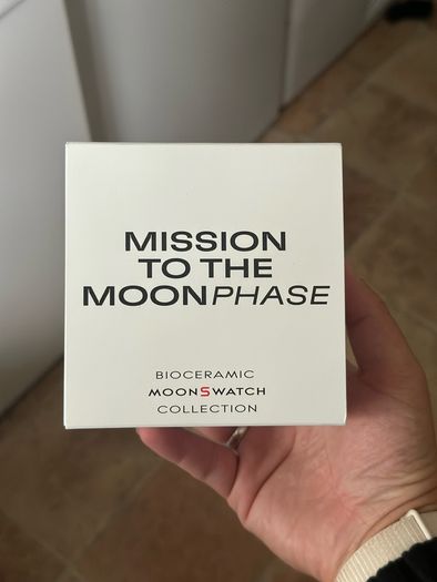 Swatch x Omega Bioceramic Mission To Earthphase Moonshine Gold "Cold Moon" SO33W701L