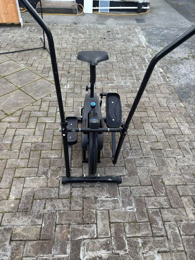 Elliptical trainer.