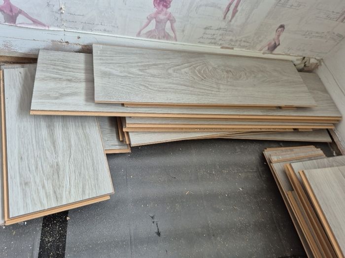 Laminate 12mm light grey