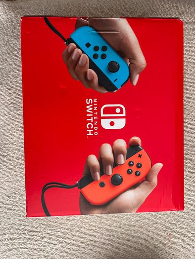 Nintendo Switch Bundle - Pristine V2 (4 Joycons + Mario Kart + 512GB)