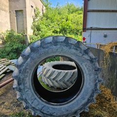 2 tractor tyres