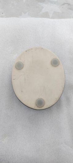 whitbread & co ashtray, good condition, no chips or cracks ,see pictures for condition,,sold as is ,price includes post to anywhere in Ireland,,or if buyer collects cheaper,,