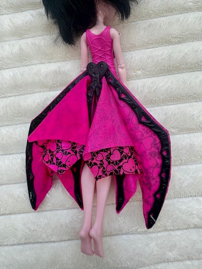 Monster High Draculaura Doll Ghoul to Bat Transformation Fold Out Wings Used Please see photos