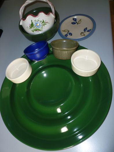 Giant Serving platter, Ramekins, Bowls, Dish. Plate. Moville. 8 ITEMS