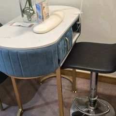 Nail Table and chair