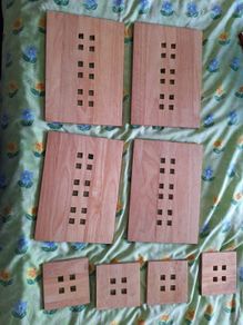 Beautiful set of hardwood tableware, consisting of 4 place mats and 4 coasters.