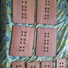 Beautiful set of hardwood tableware, consisting of 4 place mats and 4 coasters.