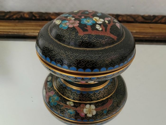 Vintage Chinese cloisonne lidded trinket dish