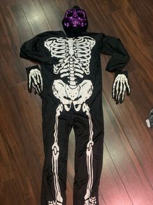 Halloween costume/skeleton