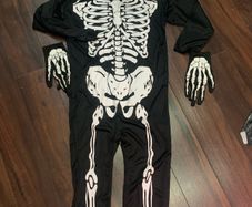 Halloween costume/skeleton