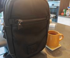 National Geographic sling / crossbody bag