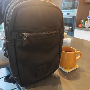 National Geographic sling / crossbody bag
