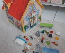 Playmobil foldable pet CLINIC HOSPITAL with carry handle