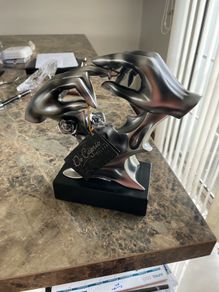 de Caprio silver hands