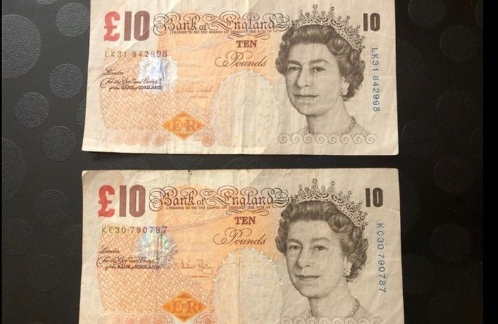 10 pound banknotes from England