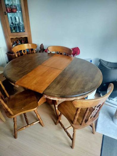 Round Dining Table + 6 chairs