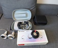 Oculus 2 + Head mount + Long cable + 2 carrying cases