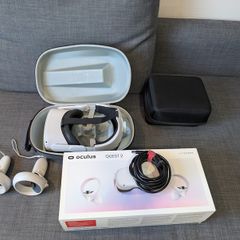 Oculus 2 + Head mount + Long cable + 2 carrying cases