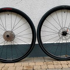 NEW Disc Wheelset (Road) - tyres, tubes, rotors, cassette inc.