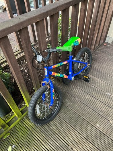 Apollo fade kids bike 16inch. Unisex.