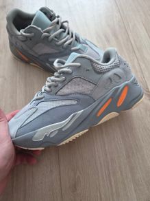 Adidas Yeezy Boost 700