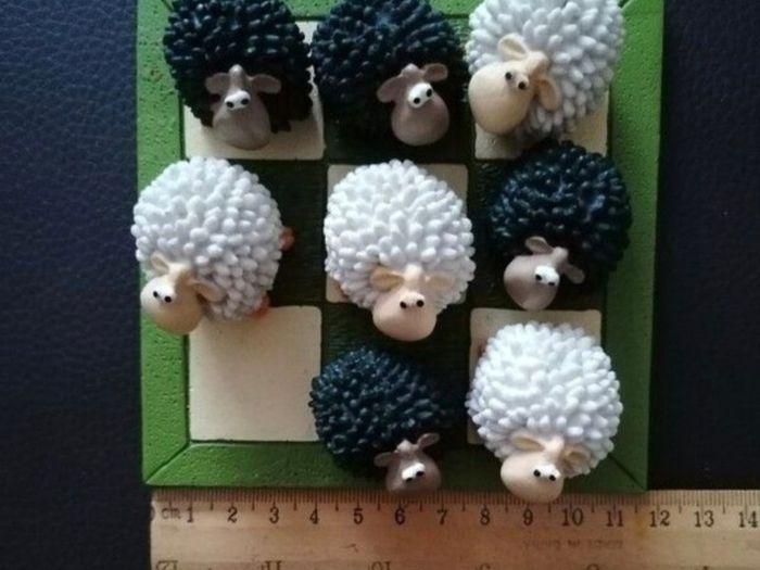 Noughts & Crosses Ceramic Sheep
