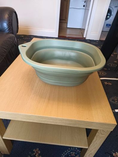 Collapsible wash basin